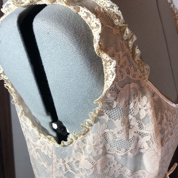 Vintage Vanity Fair nude/ivory maxi night gown/nude lace bodice/full skirt 38 - Picture 10 of 13